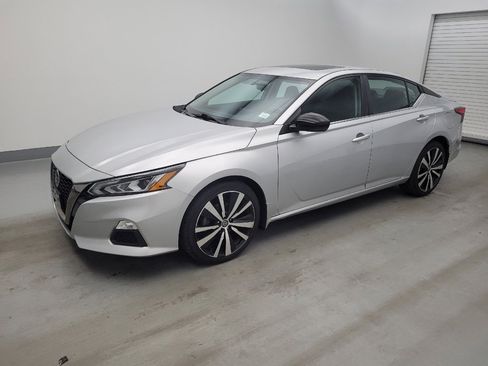 Used 2019 Nissan Altima 2.5 SR w/ SR Premium Package AWD/4WD image 2