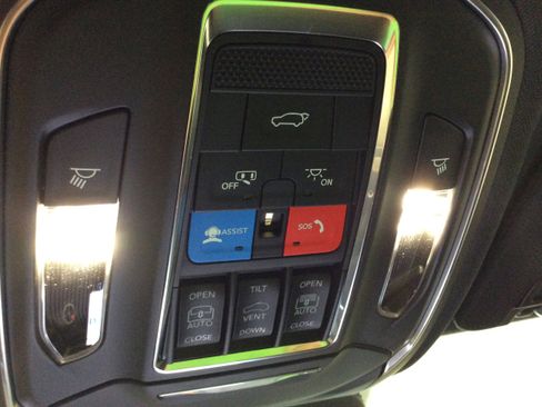 New 2025 Jeep Grand Cherokee Limited w/ Black Appearance Package image 19