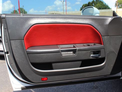 Used 2014 Dodge Challenger SXT image 15