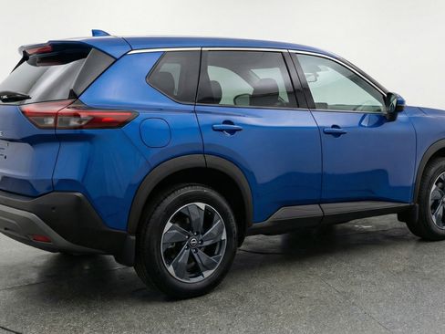 Used 2025 Nissan Rogue SV image 9