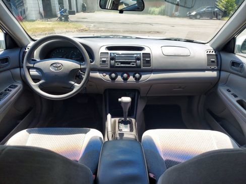 Used 2004 Toyota Camry LE FWD image 10