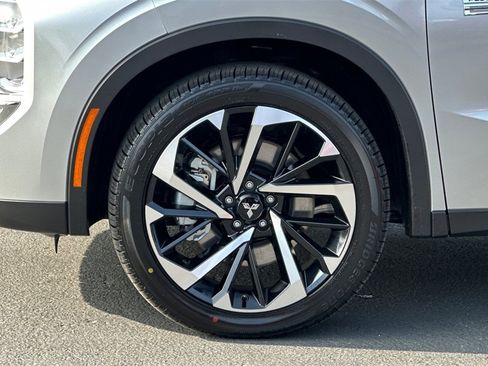 New 2025 Mitsubishi Outlander SE image 26