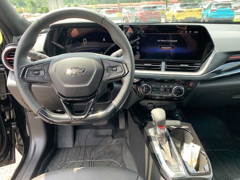 Certified 2024 Chevrolet Trax RS w/ Sunroof Package FWD image 20