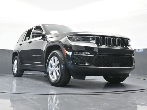 Used 2024 Jeep Grand Cherokee Limited w/ Luxury Tech Group II image 71