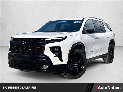 Used 2025 Chevrolet Traverse RS FWD image 1