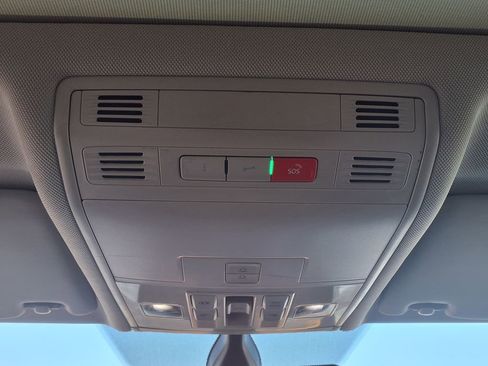 Used 2021 Volkswagen Tiguan SE w/ Panoramic Sunroof Package image 48