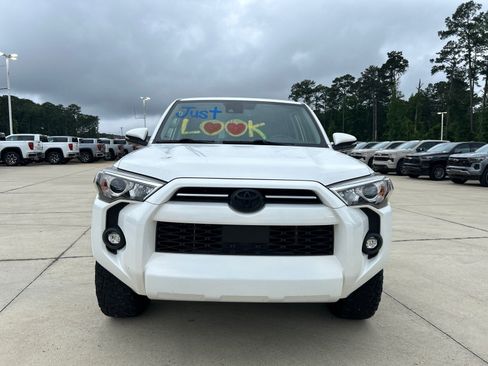 Used 2021 Toyota 4Runner SR5 Premium w/ Moonroof Package AWD/4WD image 5