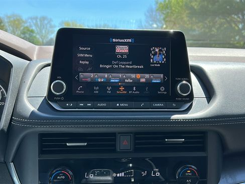 Used 2023 Nissan Rogue SV AWD/4WD image 17