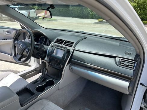 Used 2017 Toyota Camry LE FWD image 29