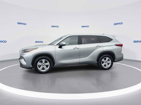 Used 2023 Toyota Highlander L FWD image 4
