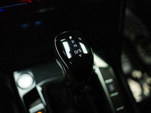 Used 2022 Volkswagen Tiguan SE R-Line image 20