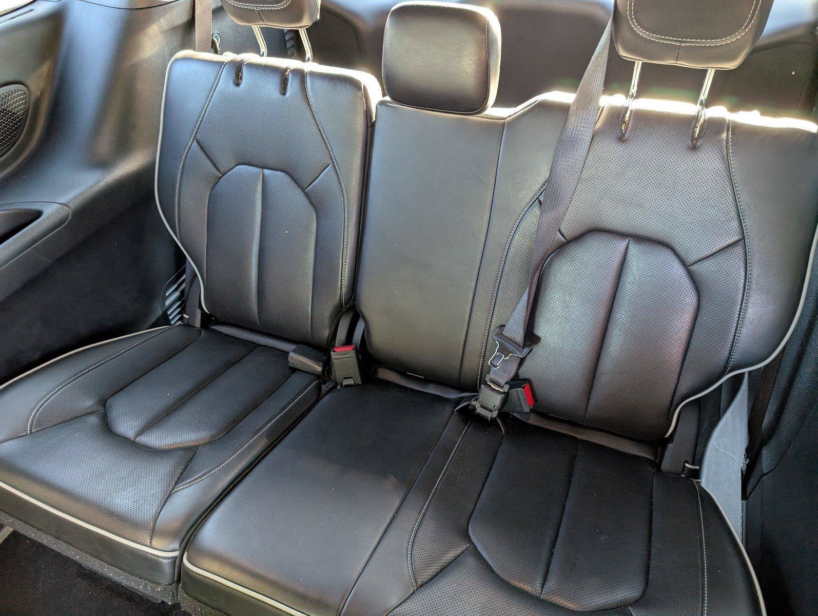 Used 2025 Chrysler Pacifica Limited FWD image 35