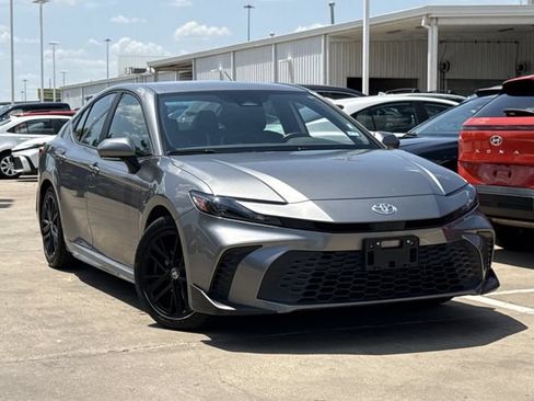 Used 2026 Toyota Camry SE FWD image 2
