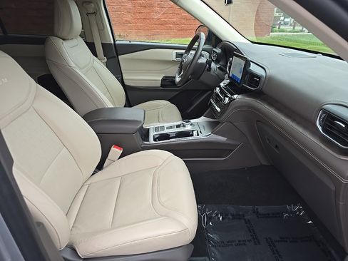 Used 2023 Ford Explorer Platinum w/ Class IV Trailer Tow Package image 25