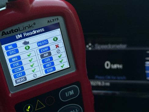 Used 2016 Lincoln MKS w/ Equipment Group 101A image 42