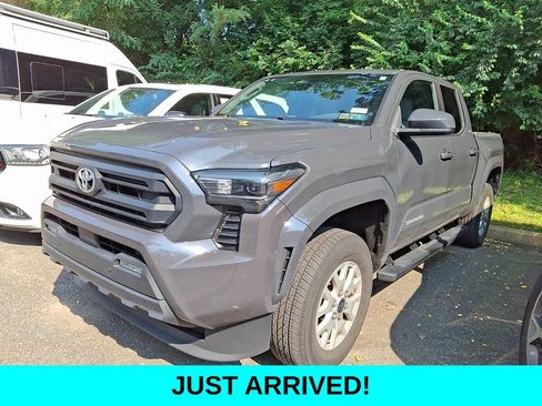 Used 2024 Toyota Tacoma SR5 AWD/4WD image 2