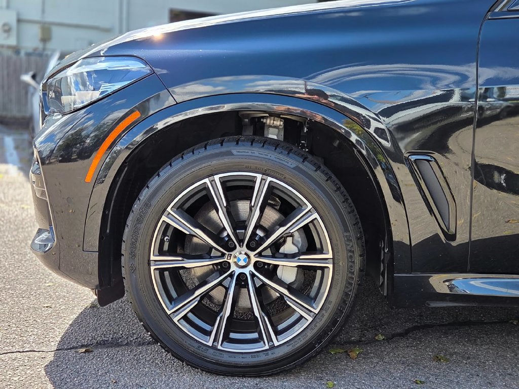 Used 2022 BMW X5 xDrive40i w/ M Sport Package AWD/4WD image 10