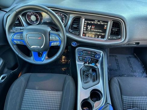 Used 2021 Dodge Challenger SXT image 15