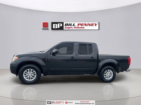 Used 2019 Nissan Frontier SV image 2