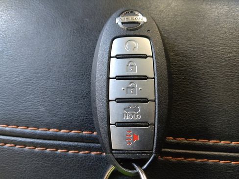 Used 2023 Nissan Sentra SR w/ SR Premium Package FWD image 32