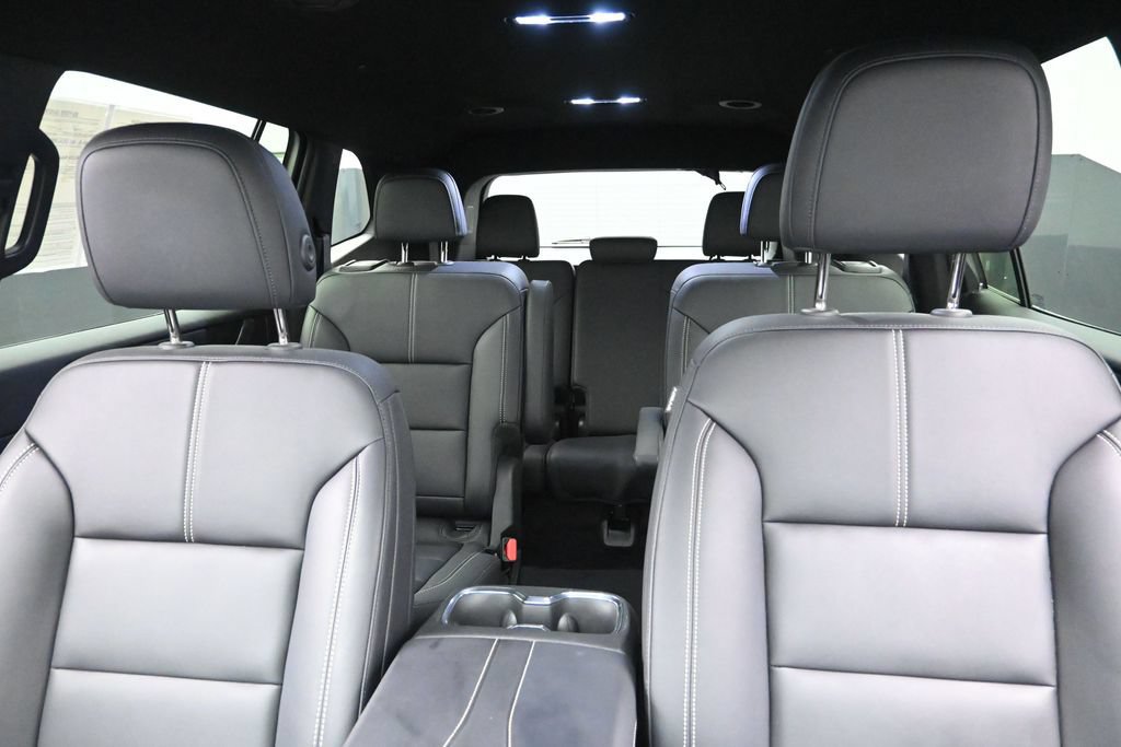 Used 2024 GMC Acadia Elevation w/ Luxury Package FWD image 16