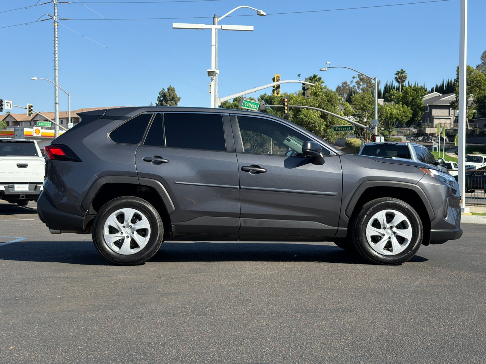 Used 2025 Toyota RAV4 LE AWD/4WD image 6
