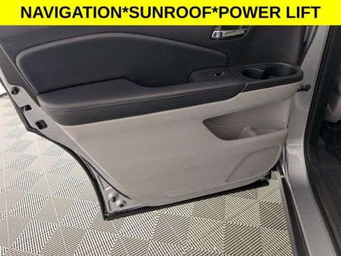 Used 2018 Honda Pilot Touring image 30