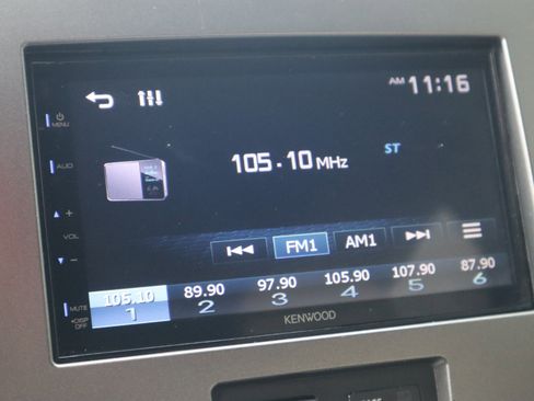 Used 2017 Ford Explorer XLT image 64