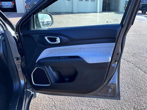 Certified 2022 Jeep Compass Latitude w/ Convenience Group image 17