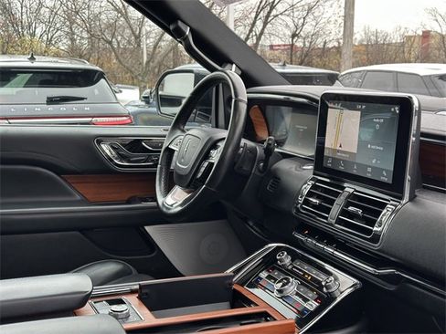 Used 2019 Lincoln Navigator L Reserve image 34