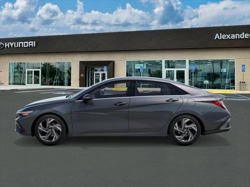 New 2026 Hyundai Elantra Limited FWD image 3
