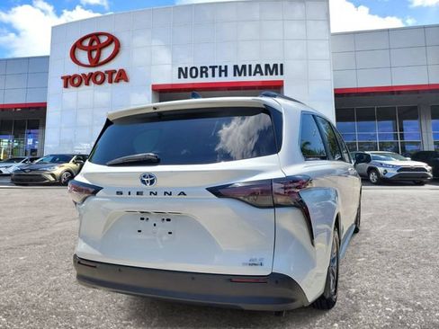 Used 2024 Toyota Sienna XLE FWD image 4