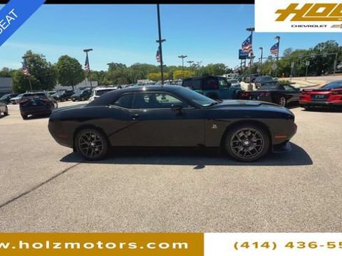 Used 2016 Dodge Challenger R/T Scat Pack w/ Leather Interior Group RWD image 10