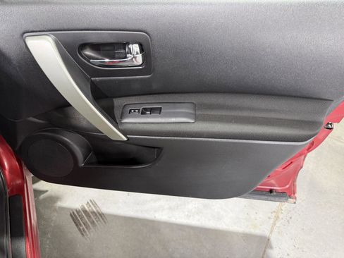 Used 2013 Nissan Rogue S FWD image 25