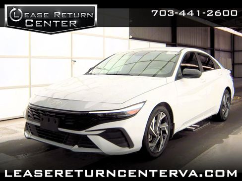 Used 2025 Hyundai Elantra Sport image 1