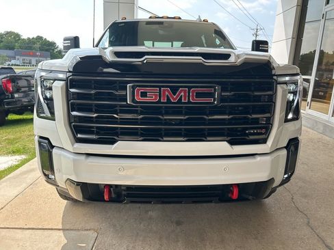 Used 2024 GMC Sierra 2500 AT4 w/ AT4 Premium Plus Package AWD/4WD image 3