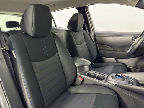 Used 2025 Nissan Leaf S image 30