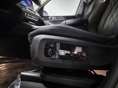 Used 2025 BMW X7 xDrive40i w/ Premium Package image 14