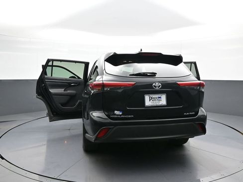 Certified 2020 Toyota Highlander XLE image 48