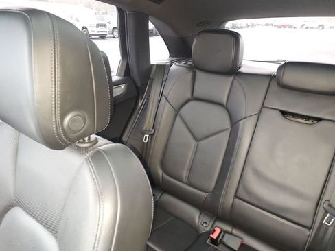 Used 2022 Porsche Macan image 12