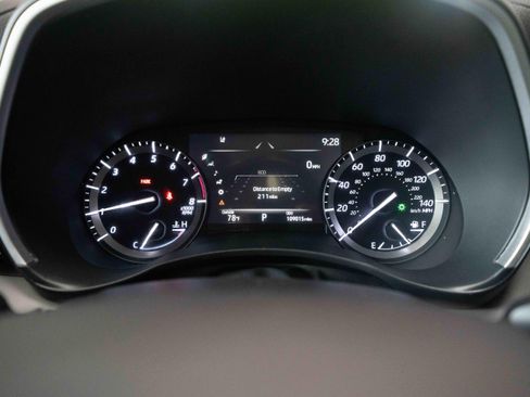 Used 2020 Toyota Highlander XLE AWD/4WD image 16