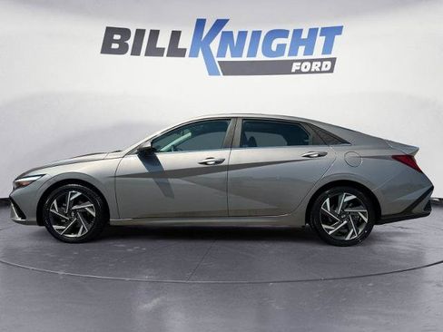 Used 2024 Hyundai Elantra Limited FWD image 2