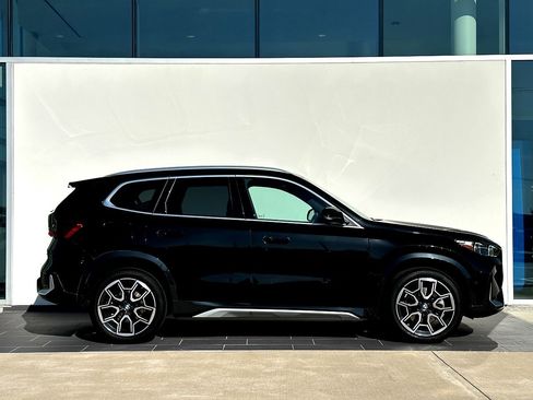 Certified 2025 BMW X1 xDrive28i image 3