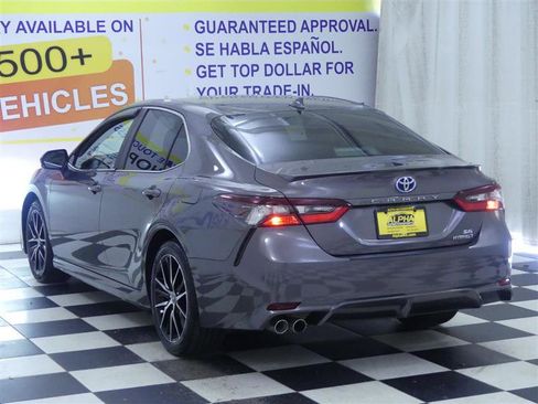 Used 2023 Toyota Camry SE image 5