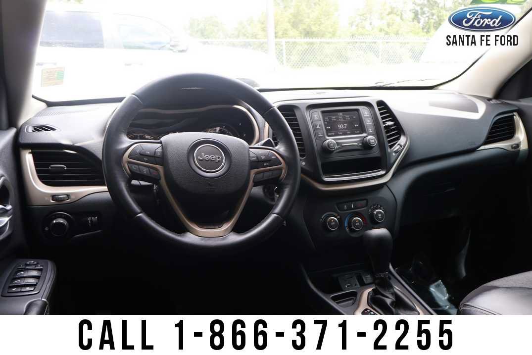 Used 2016 Jeep Cherokee Sport FWD image 17