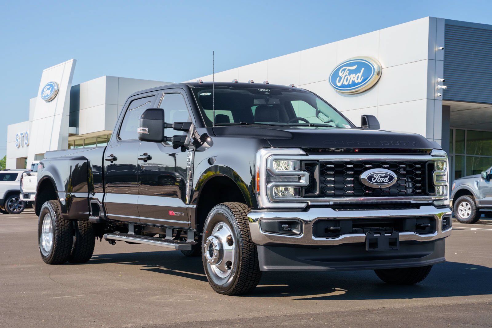 New 2027 Ford F350 Lariat AWD/4WD image 1