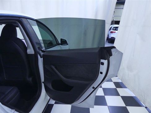 Used 2023 Tesla Model Y Long Range AWD/4WD image 26