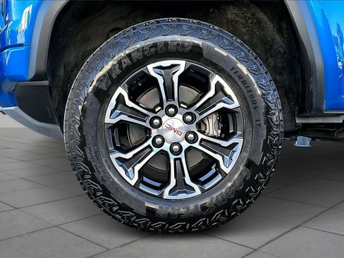 Used 2024 GMC Canyon AT4 w/ AT4 Premium Package image 10