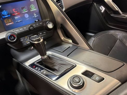Used 2019 Chevrolet Corvette Stingray Coupe w/ 1LT RWD image 22