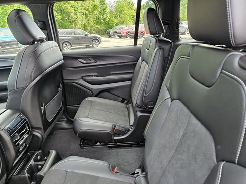 New 2025 Jeep Grand Cherokee L Altitude image 29